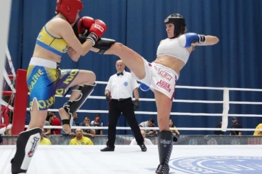 SRPSKI KIK BOKSERI TRESLI RING