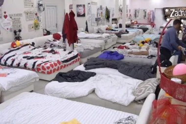 (VIDEO) Lopov  u Zadruzi: Sada je jasno ko krade, mislio da ga kamera ne snima dok je operisao po torbi zadrugara!