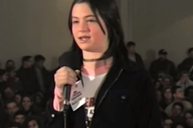 Ni u najluđim snovima ne biste pogodili ko je ova pevačica: Danas je mega riba i jedna od najtraženijih na estradi!