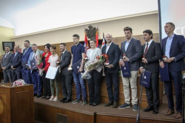 Dodeljene "Majske nagrade"