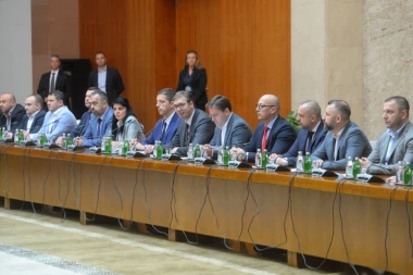 (FOTO) Predsednik Vučić na sastanku sa kosovskim Srbima, prvi put nakon pobede na izborima