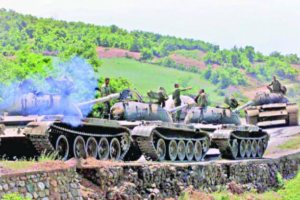 GENERAL DELIĆ OTKRIVA DOSAD NEPOZNATU BITKU S PAŠTRIKA: Sedmorica Srba razbila odred od 153 TERORISTA OVK!