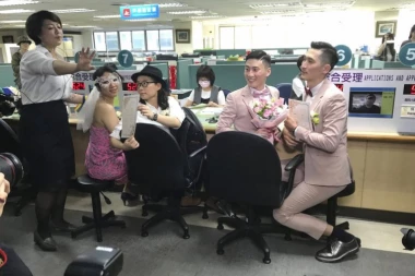 (FOTO) Tajvan legalizovao gej brakove, a onda su se matičari isti dan satrli od posla!