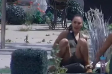 (VIDEO) Panika: Ana Korać oči u oči sa zmijom, kada je David došao bilo je prekasno!