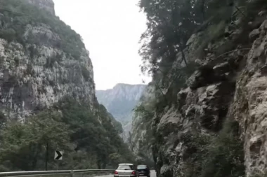 BRAČNI PAR SA TROJE DECE SLETEO U KANJON KOD VRBASA! Gorska služba spasavanja na LICU MESTA!