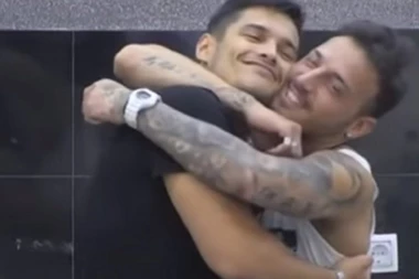 Zalepio bih ti žvaku da nema kamera: Lazar i Marko se mazili u rano jutro, nova gej agera u Zadruzi?