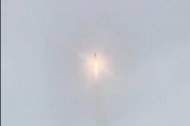 (VIDEO) Neviđeni prizor: Munja udarila rusku raketu tokom lansiranja