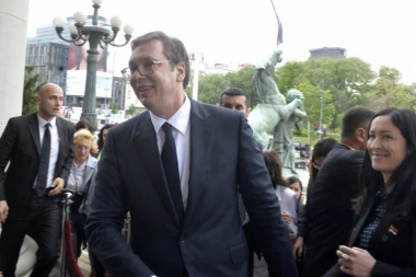 Vučić: Pokušali su da me spreče da uđem u Skupštinu, ali neću o njima! Danas razgovaramo o budućnosti!