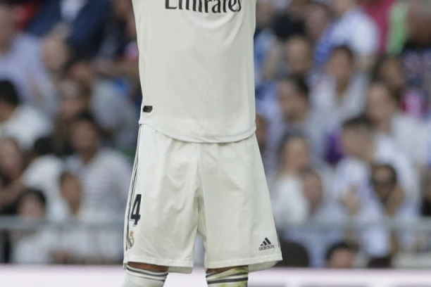 Pokazali veličinu: Real i Milan se oprostili od Kobija, Ramos nosio dres