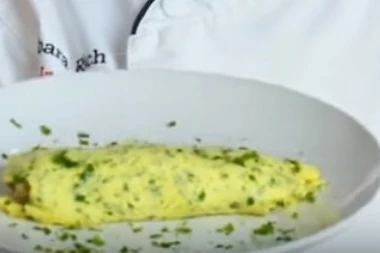 KAKVA KOMBINACIJA SASTOJAKA: Kremasti omlet sa spanaćem i parmezanom - i brzo i ukusno