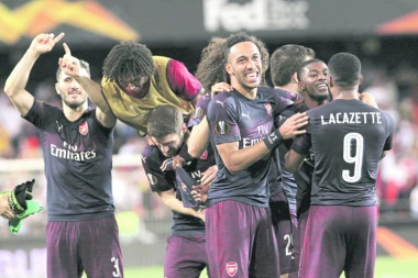 LONDONSKI RAT U BAKUU!