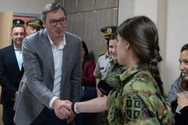 (FOTO) Evo šta je Vučić zatekao u renoviranoj Vojnoj gimnaziji