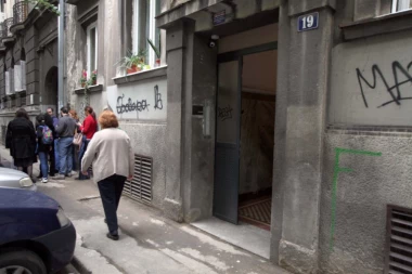 Horor na Vračaru: Zaklao ženu, pa sebi presekao vene!