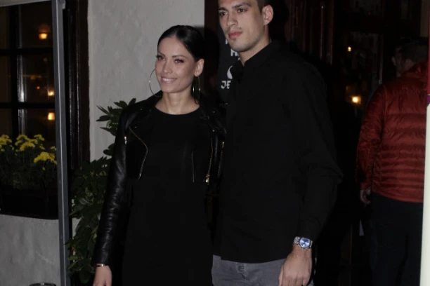 MIRKA I VUJADIN PONOSNI RODITELJI PO ČETVRTI PUT: Glumica je na svet donela ćerkicu, a nosiće  ime JAKOG ZNAČENJA!