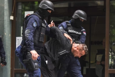 Vezao čaršaf za šipku koja drži stalak televizora, pa se obesio: Ovo su detalji samoubistva monstruma koji je zverski ubio ženu, tastu i tašta