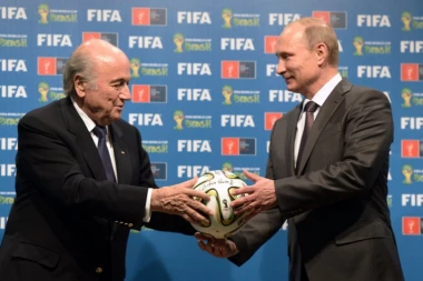 Kontroverzni bivši predsednik FIFA u SVE VEĆIM PROBLEMIMA: Blater optužen da je UKRAO 554 miliona dolara!