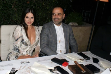 UDAJE SE ANA SEVIĆ! Pevačica pokazala SKUPOCENI PRSTEN, Danijel nije štedeo para!