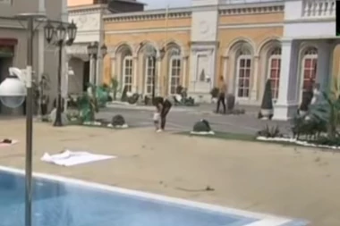 (VIDEO) Nikad viđen snimak Miljaninog sina: Skrivali su ga od kamera, a sada Željko pravi prve korake u dvorištu "Zadruge"!