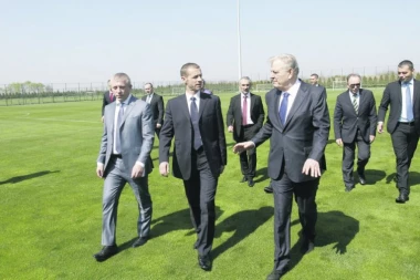 PUTIN ĆE UĆUTKATI KOSOVO I ČEFERINA!