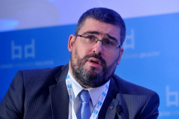 Pozivi na parcijalni bojkot izbora su izraz neveštog politikanstva!