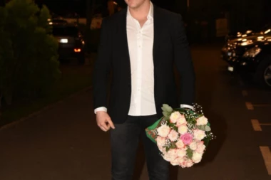 (FOTO) Sloba Radanović stigao kod Anastasije na rođendan SKOCKAN DO BOLA: Evo šta joj je doneo na poklon!