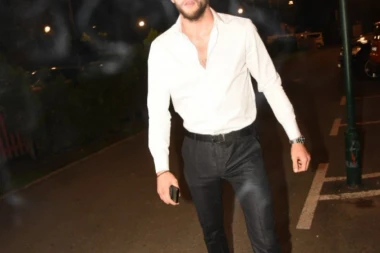 (FOTO) Veljko se uželeo boemskog života: Mladi Ražnatović dao sebi oduška, uhvaćen u provodu sa njim!