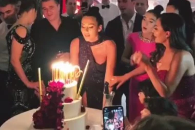 Ražnatovićeva sa ukućanima priredila gala slavlje za ćerku: Ceca u tajnosti organizovala žurku za mezimicu,Tasa pala mami u zagrljaj!