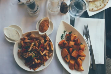 Super brz recept: Hrskavi ljuti krompir sa kačkavaljem