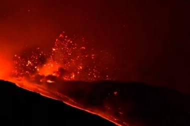 (VIDEO) Spektakularno! Proradila Etna: Užarena lava leti stotinama metara