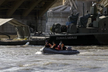 HOROR U ŠPANIJI: Ronioci pronašli telo devojčice (6) KOJU JE OTAC VEZAO ZA SIDRO I UTOPIO, traga se za njenom sestrom (1)