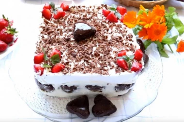 Postaće vaš omiljeni slatkiš čim je jednom napravite: Brza i slasna "medeno srce" torta