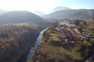 IZVUČENO TELO ŽENSKE OSOBE IZ MORAČE: Ranije danas primećeno ispod podgoričkog Krivog mosta