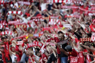 (FOTO) Bivši fudbaler Liverpula pobedio opaku bolest: Posle 6 meseci straha, gotovo je!