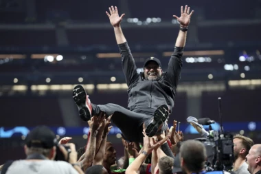 Nećete verovati ko je pozvao Klopa posle pobede u finalu!