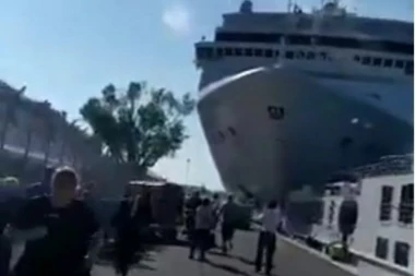(VIDEO) NOVI SUDAR BRODOVA: Kruzer izazvao haos u Veneciji, ljudi beže, ima povređenih!
