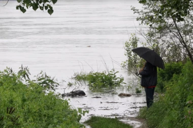 Za par sati mogu porasti toliko da nastane UŽAS: Zbog obilnih padavina danas kritično SEDAM REKA u Srbiji!