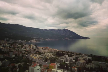 MEĐU OTROVANIM TURISTIMA U BUDVI SKORO 40 HRVATA: Svi smo se razboleli i završili u bolnici!