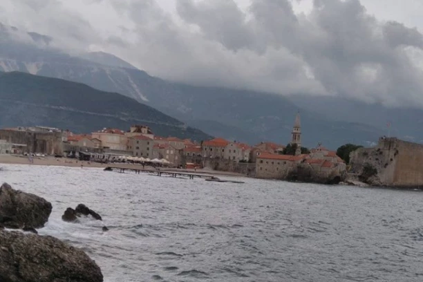TURISTI NE VERUJU ŠTA IH JE SNAŠLO U CRNOJ GORI: Umesto na plaži, dane zbog kiše provode u smeštajima!