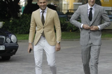 (FOTO) Svi znate Duška Tošića, a njegova sestra je BOMBA: Oblači se kao Karleuša, a tek što ima bujne grudi!