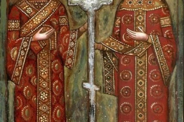 Danas se nikako ne hvatajte za češalj, ali se zato igrajte vatrom: SPC i vernici slave Svetog cara Konstantina i caricu Jelenu