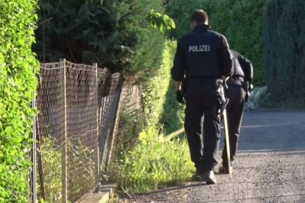 PITON OD 3 METRA POBEGAO, POLICIJA NA ULICAMA, IZDATO SAOPŠTENJE GRAĐANIMA: Zmija je zelenkaste nijanse, nikako joj se NE PRIBLIŽAVAJTE!