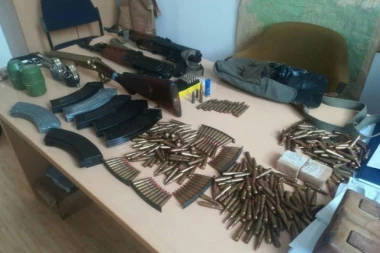 Uhapšen član Ravnogorskog četničkog pokreta: Pretresom stana pronađen arsenal oružja