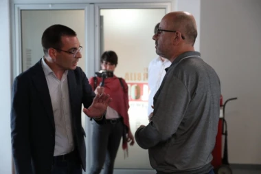 Drama u dnevnom listu "Alo": Bastać upao u redakciju sa Jeremićevim pulenom i napao zaposlene