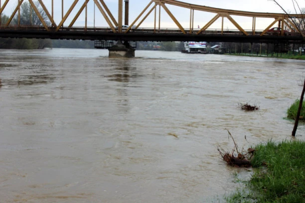 Rade Lević, preživeli sa skele čiji je prijatelj danas nestao u Zapadnoj Moravi: Teško mi je zbog Raška kao da mi nema brata