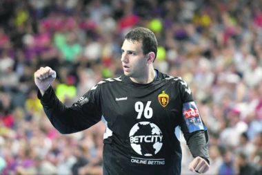 SRBIN I HRVAT SE RAZNEŽILI POSLE TITULE: BRATSKA LJUBAV NA OPROŠTAJU OD VARDARA!