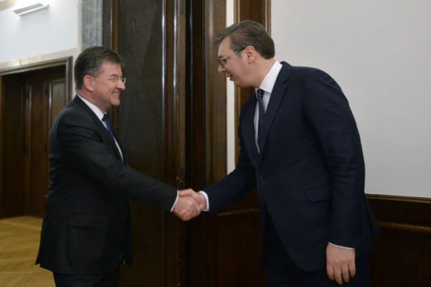 Vučić čestitao Lajčaku stupanje na dužnost!