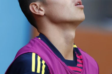 Rodrigez je rastrojen, brine o frizuri i obrvama, ide sa žurke na žurku