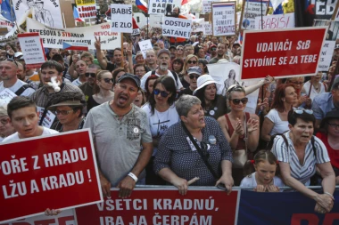 PREKIPELO IM: Na proteste protiv Babiša izašlo oko 120.000 Čeha