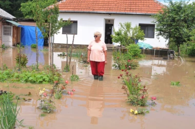 Prva žrtva poplava? Pošao traktorom na njivu i nestao