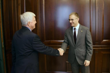 Stefanović i Skot: Nastaviti dobru saradnju u oblasti unustrašnjih poslova